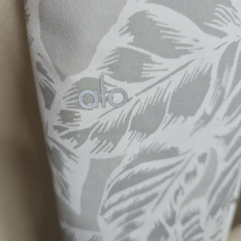 ALO Yoga Palm Springs Airbrushed White Gray Leaf Pattern Leggings Size Small